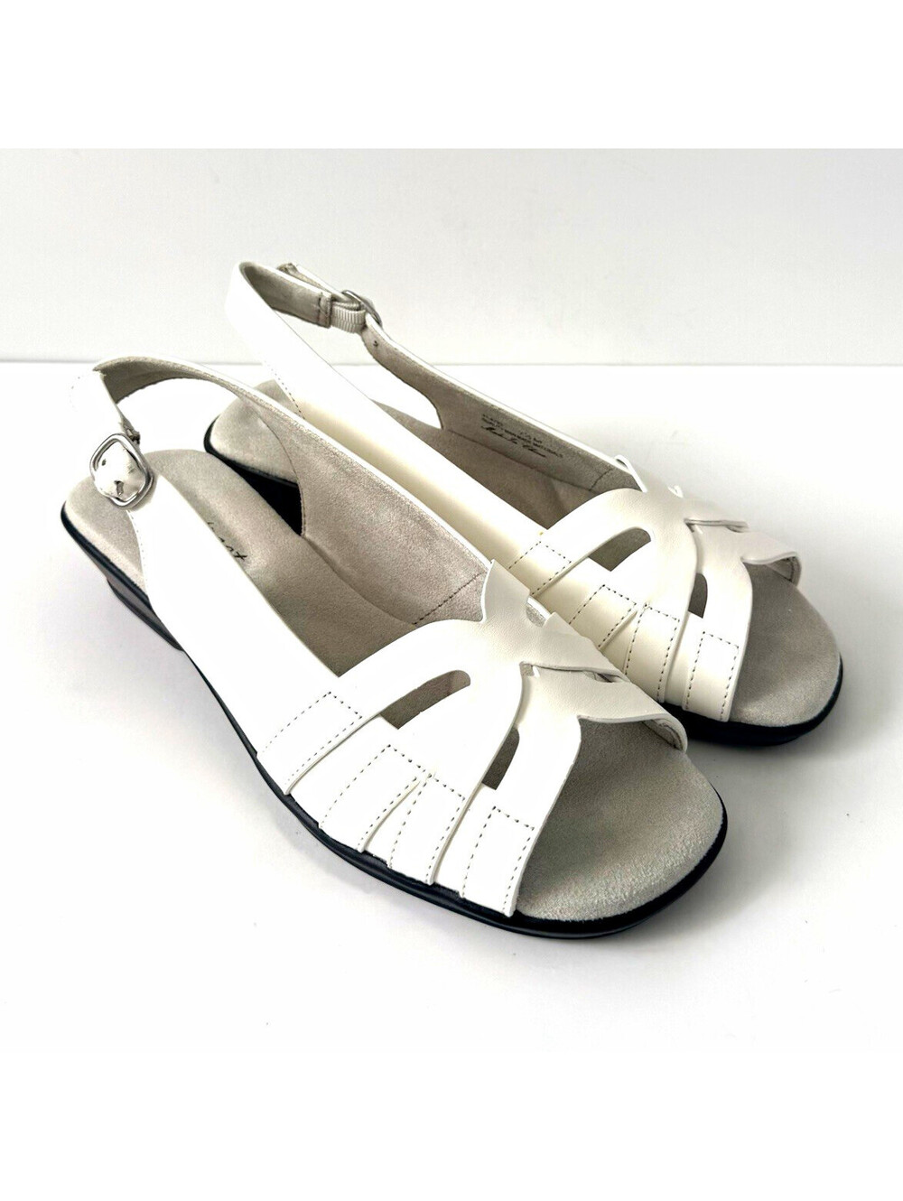 Easy Street Women’s White Slingback Sandals Low Wedge Size 7.5M New with Box